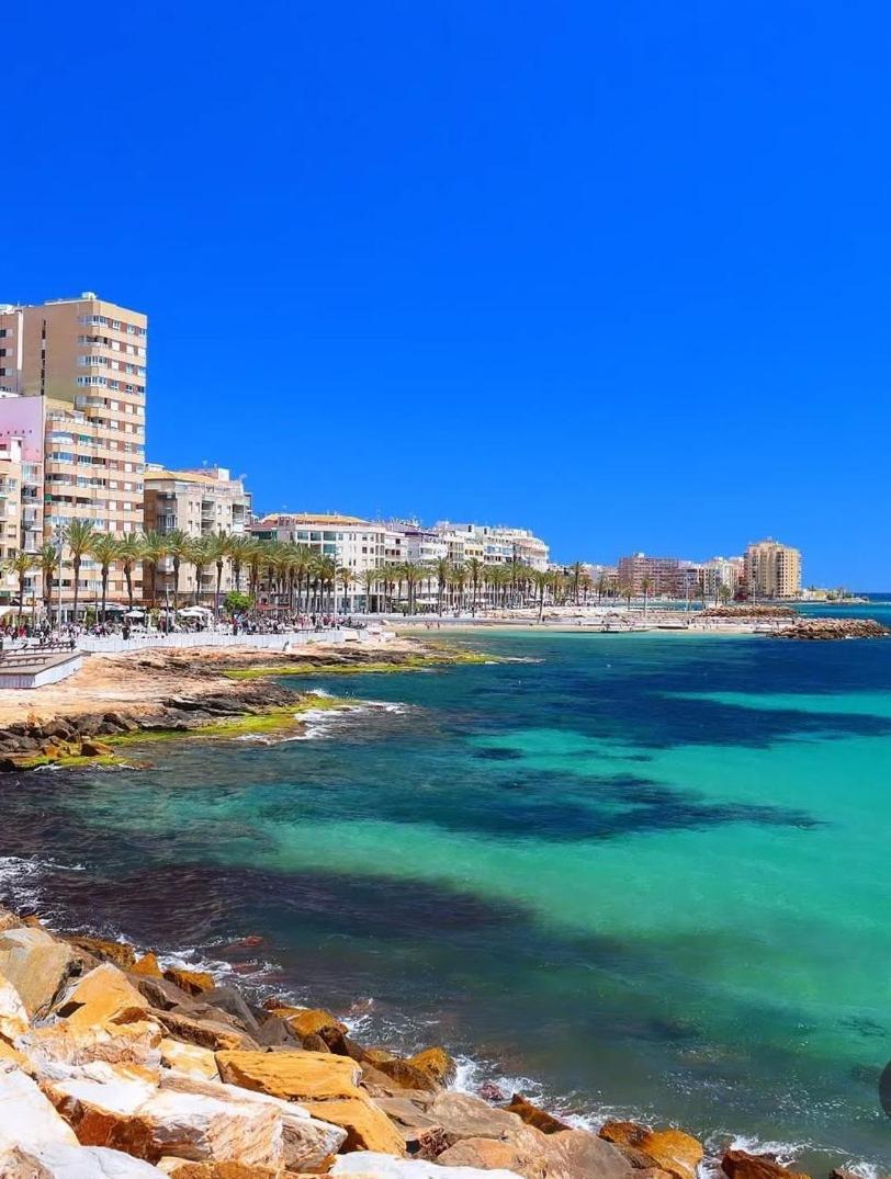 Costa De Verano With Swimming Pool In The Center Of Apartment
